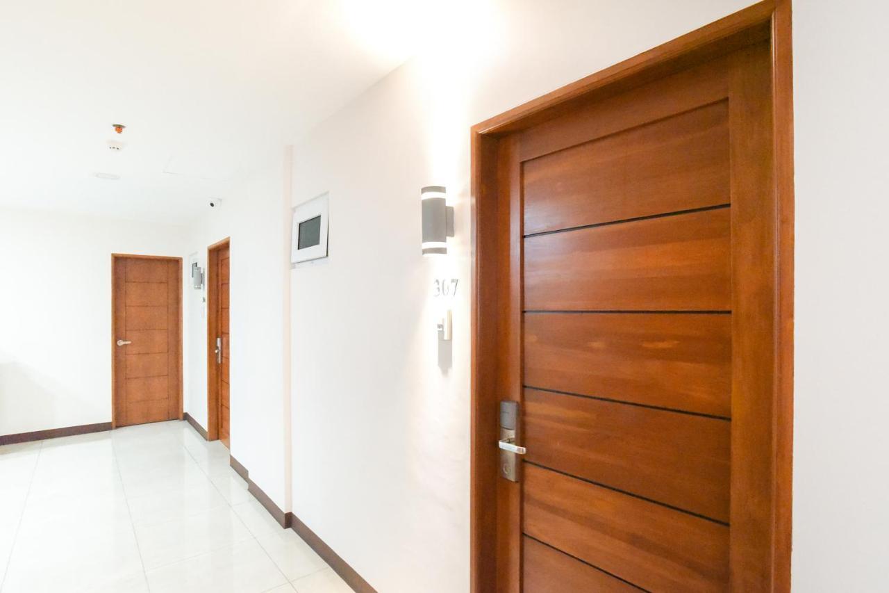 Hotel Merlo Makati City Bagian luar foto