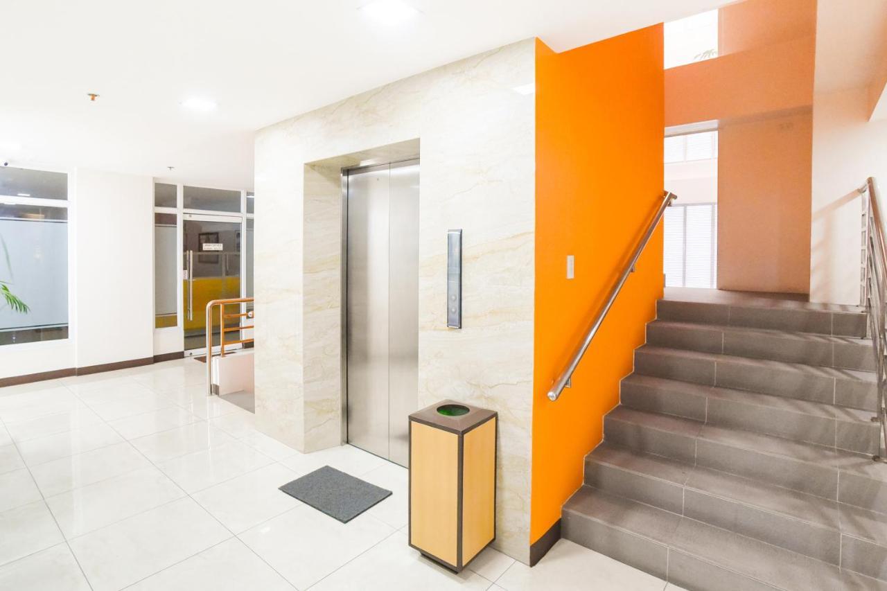 Hotel Merlo Makati City Bagian luar foto