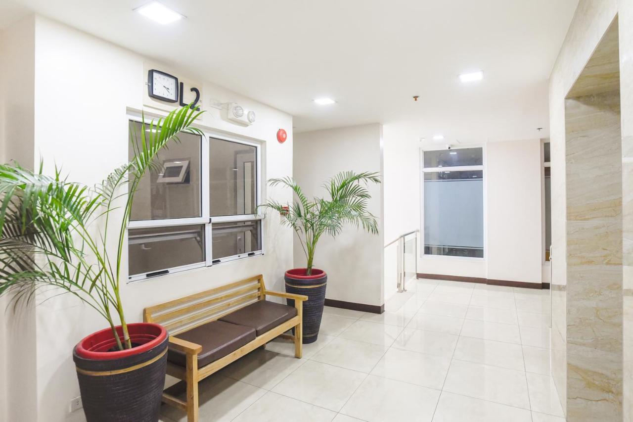 Hotel Merlo Makati City Bagian luar foto