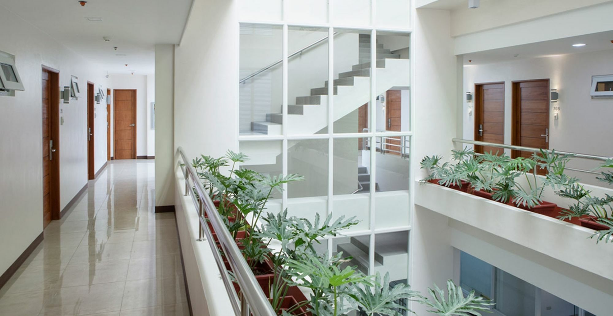 Hotel Merlo Makati City Bagian luar foto