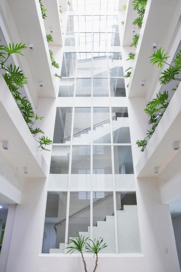 Hotel Merlo Makati City Bagian luar foto